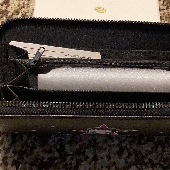 NEW BETTY BOOP WRISTLET - Picture 3 of 4